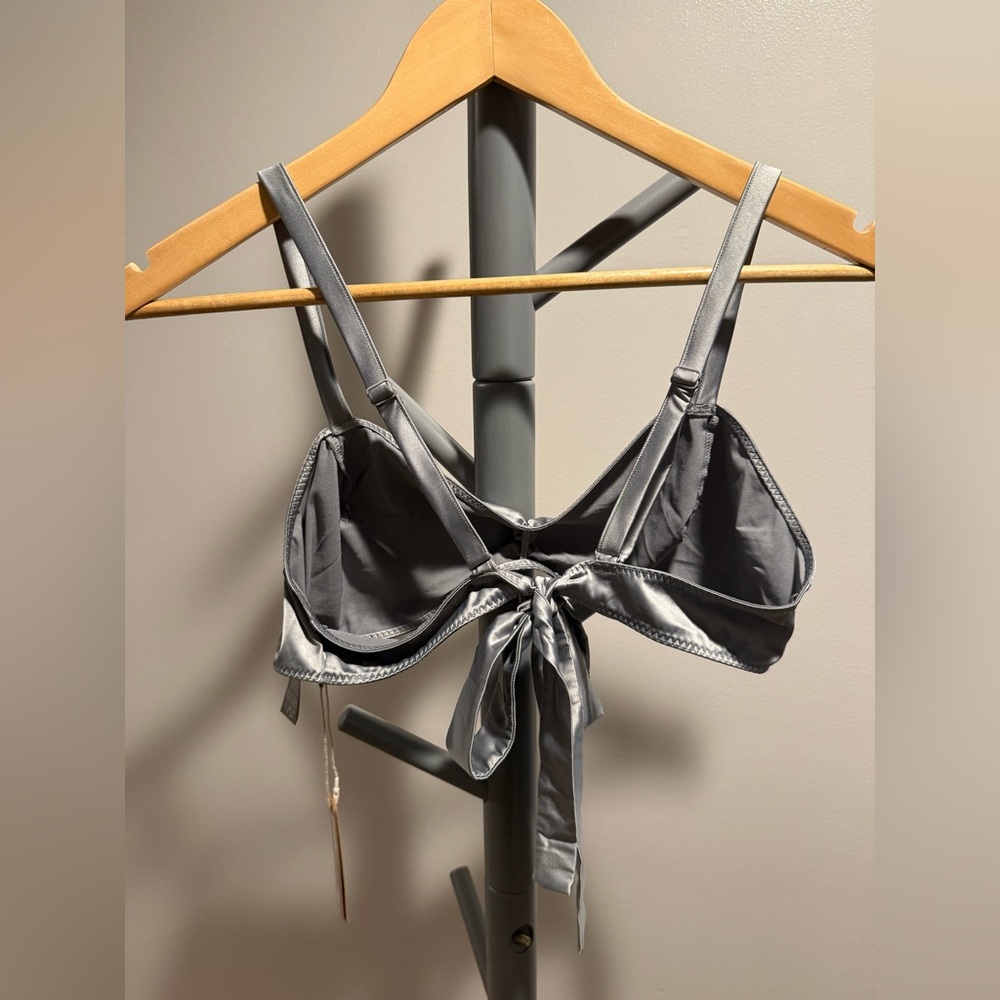 SKIMS- Chrome Woven Shine Tie Back Bralette - Picture 3 of 9